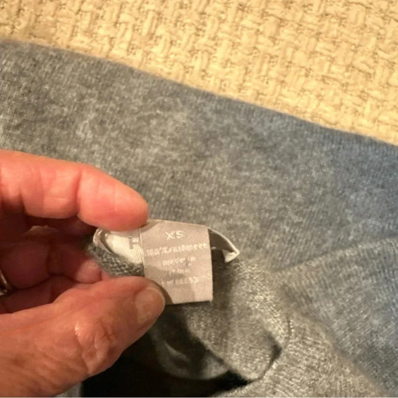 HAYDEN WOMENS SWEATHER
100% CASHMERE COLORFUL XS
TINY HOLE SLEEVE LONG SLEEVE - Picture 6 of 7